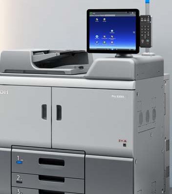 Cuerpo princial y panel de mandos en la impresora Ricoh Pro 8300s
